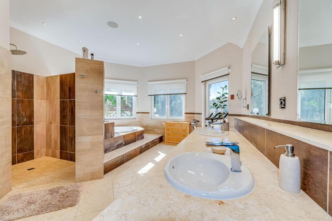 Villa Svim, Walking Distance To The Beach!