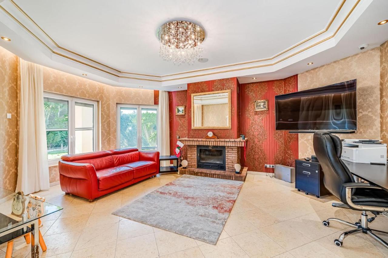 Svim, Walking Distance To The Beach! Villa *