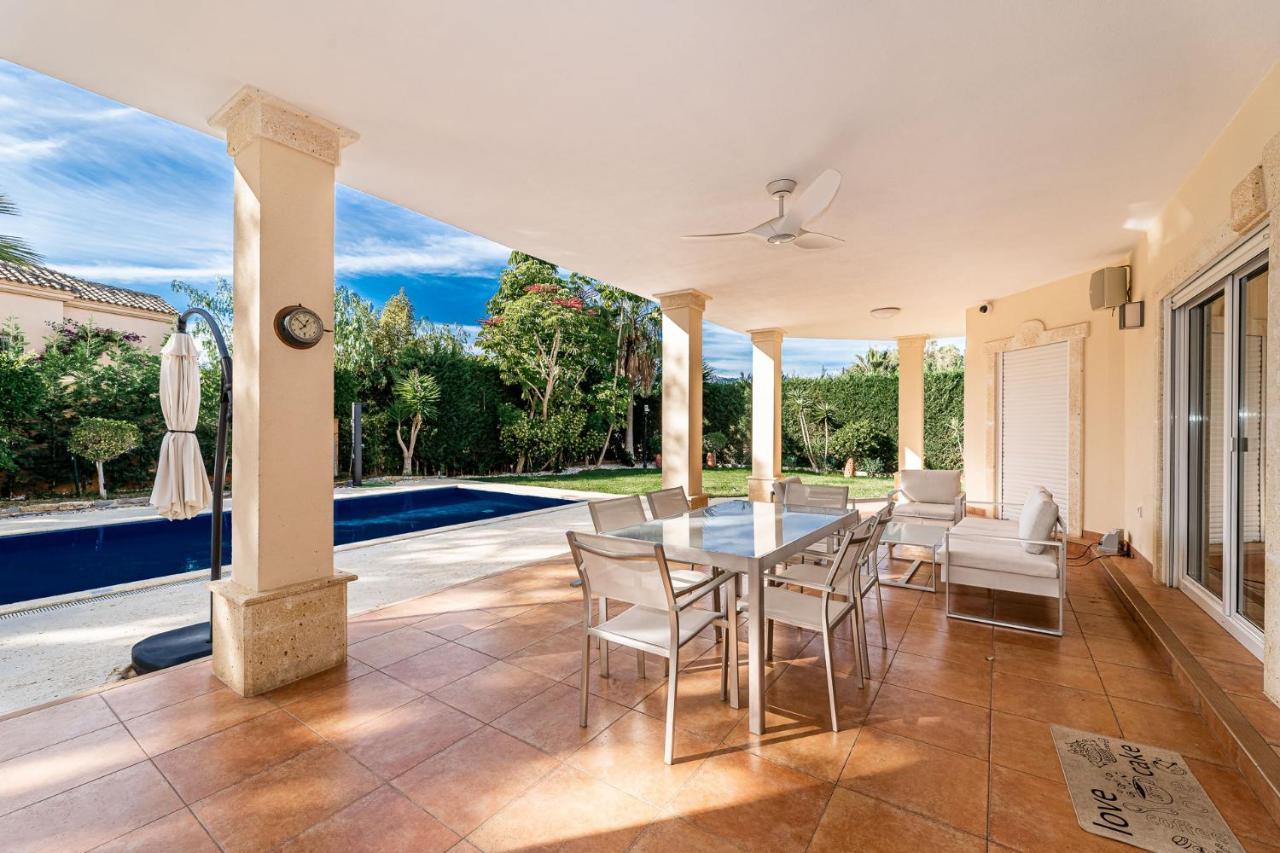 Svim, Walking Distance To The Beach! Villa Marbella