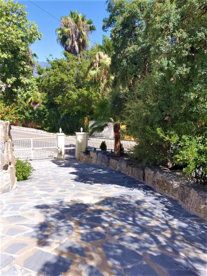 Svim, Walking Distance To The Beach! Villa Marbella