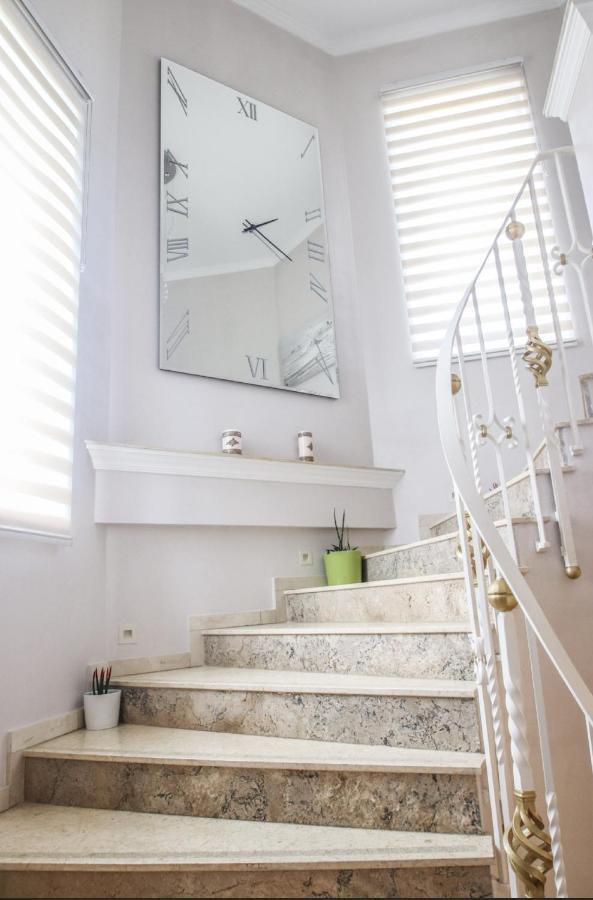 Villa Svim, Walking Distance To The Beach! Marbella